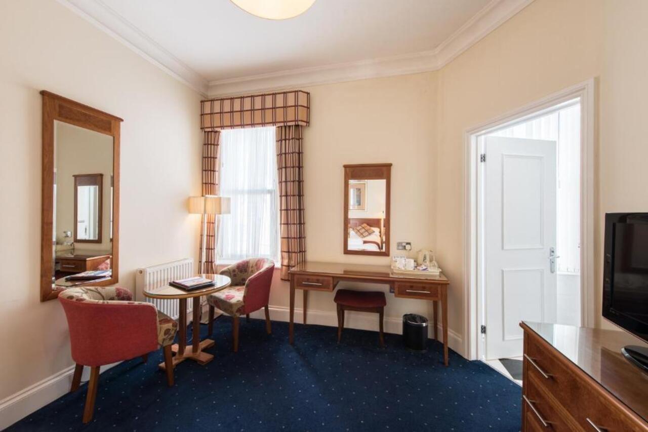 The Palace 3*